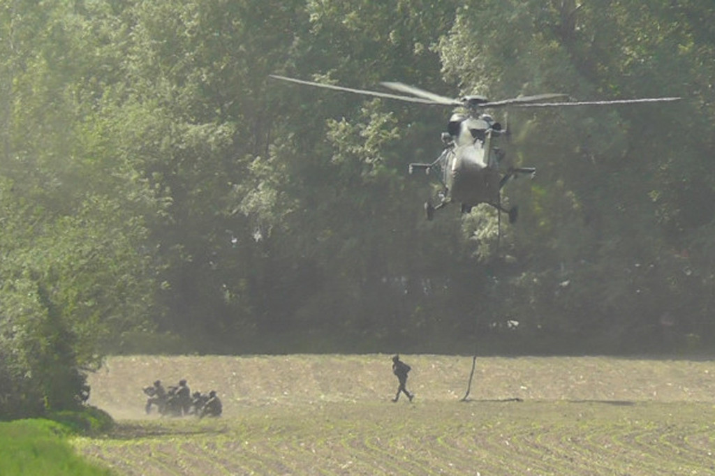 F 16 i śmigłowce na niebie, wybuchy pod Chełmnem