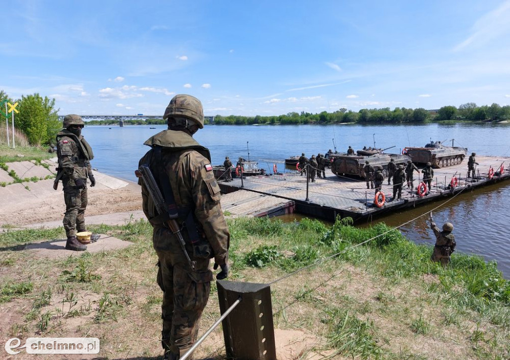 F 16 i śmigłowce na niebie, wybuchy pod Chełmnem