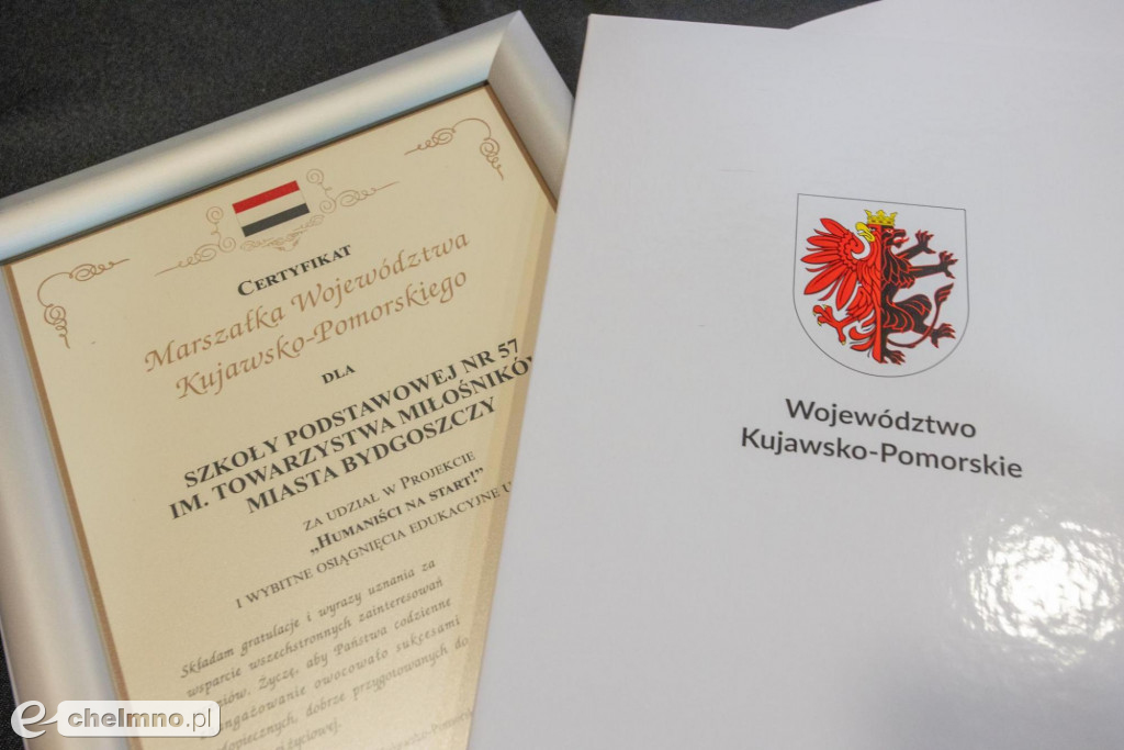 Szkolni humaniści ze stypendiami