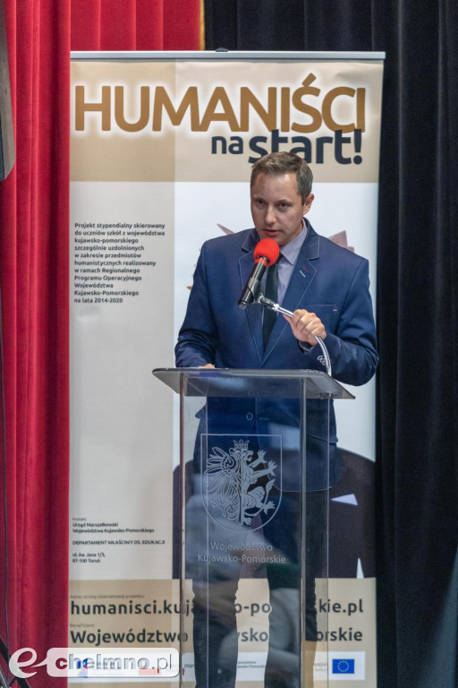 Szkolni humaniści ze stypendiami