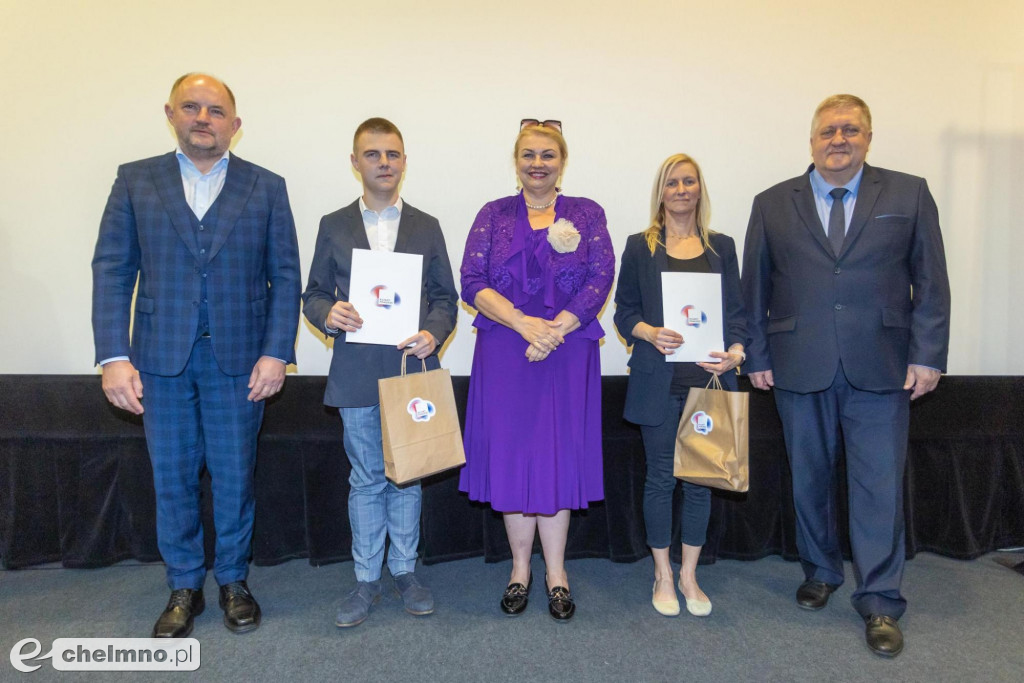 Szkolni humaniści ze stypendiami