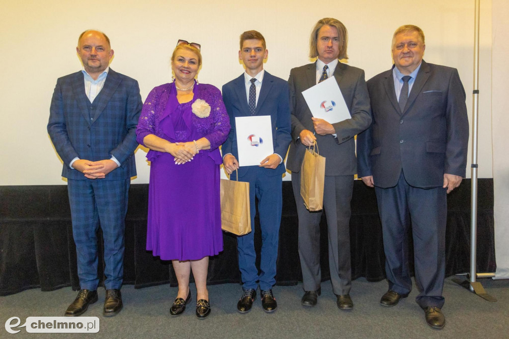 Szkolni humaniści ze stypendiami