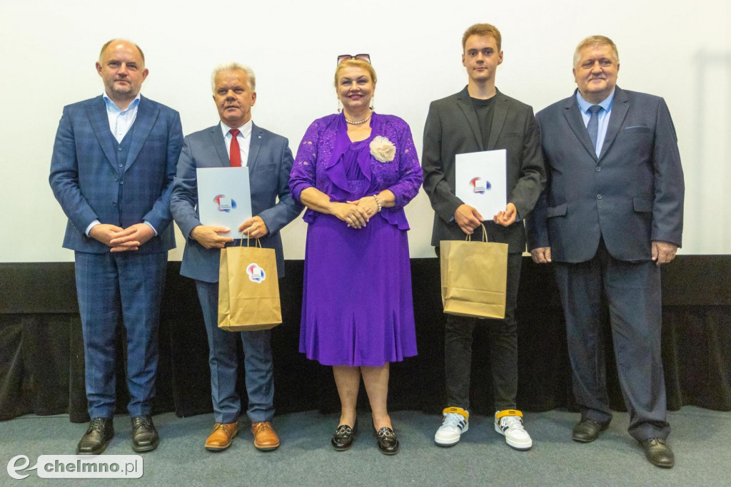 Szkolni humaniści ze stypendiami