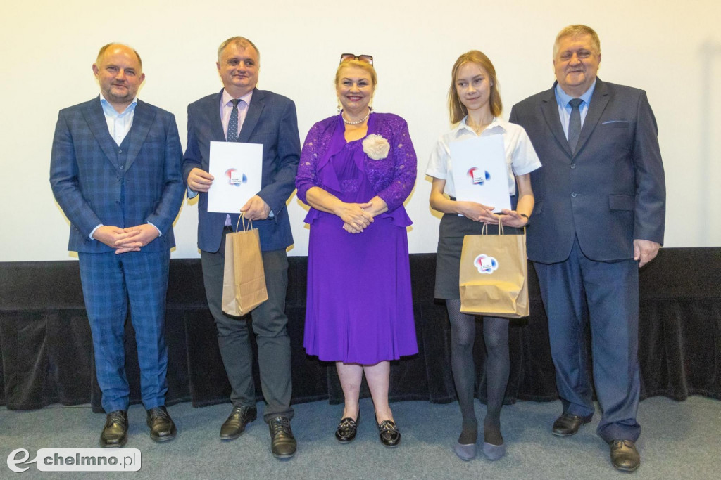 Szkolni humaniści ze stypendiami