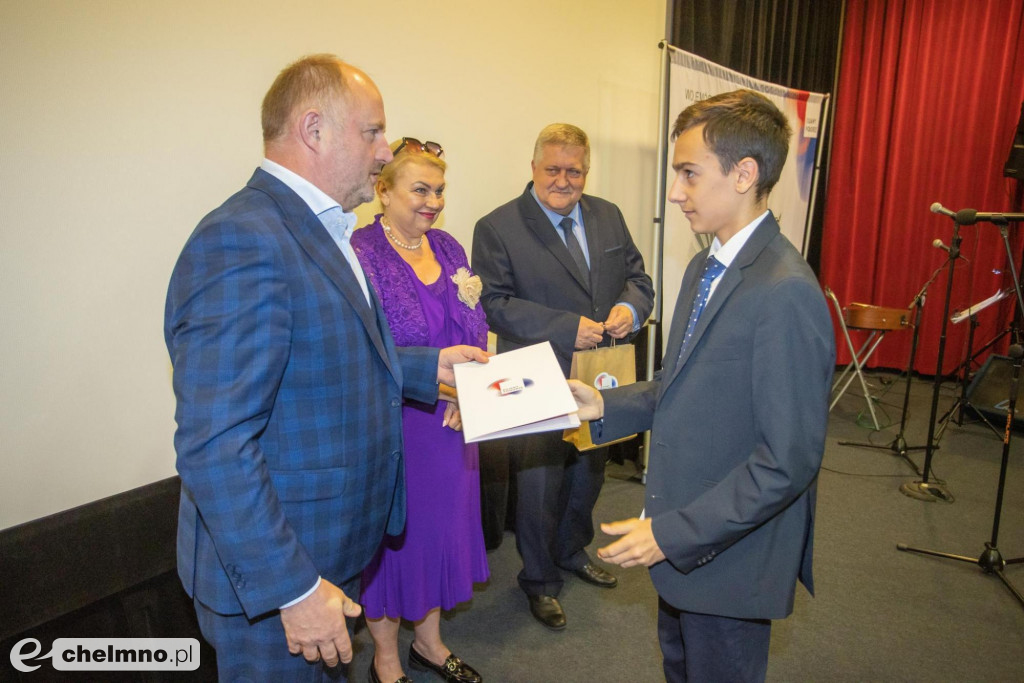 Szkolni humaniści ze stypendiami