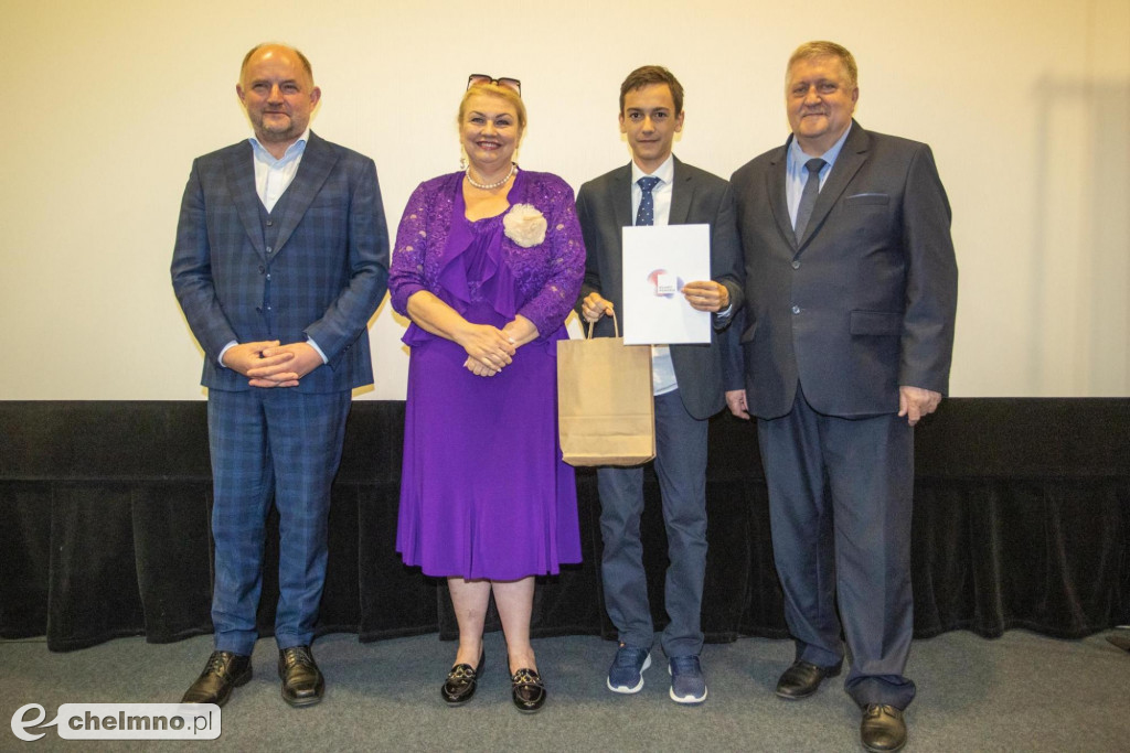 Szkolni humaniści ze stypendiami