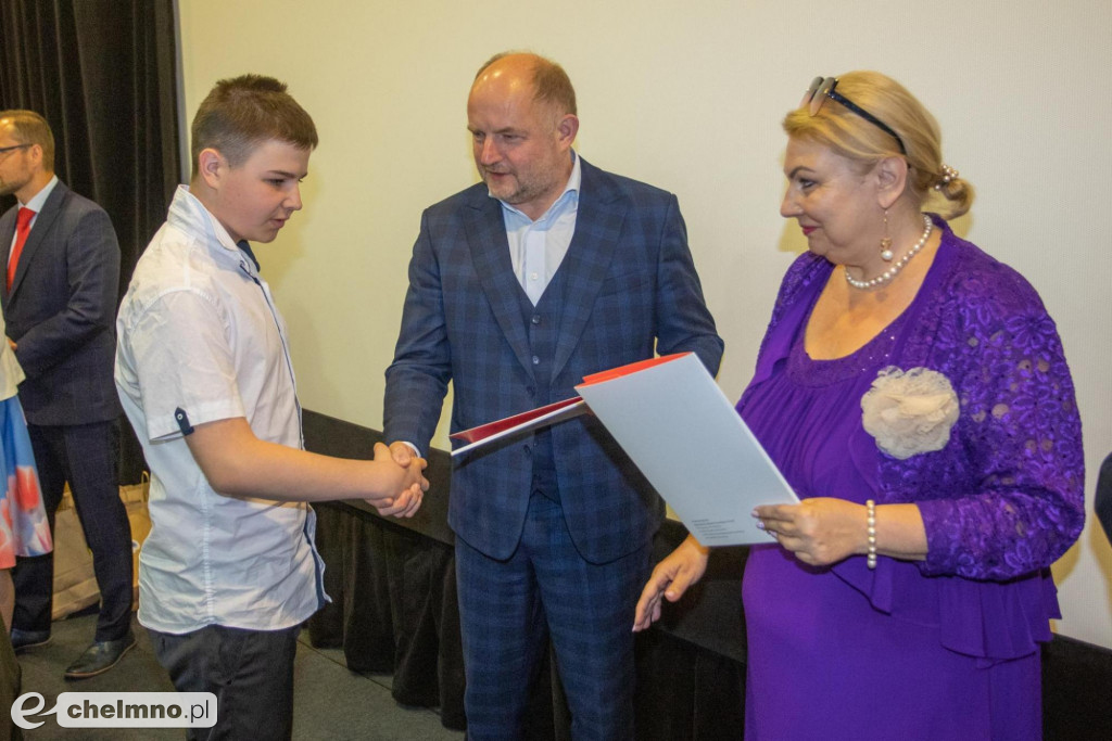 Szkolni humaniści ze stypendiami