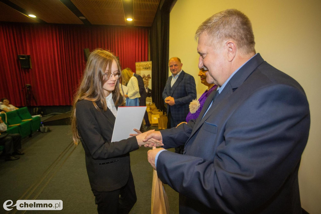 Szkolni humaniści ze stypendiami