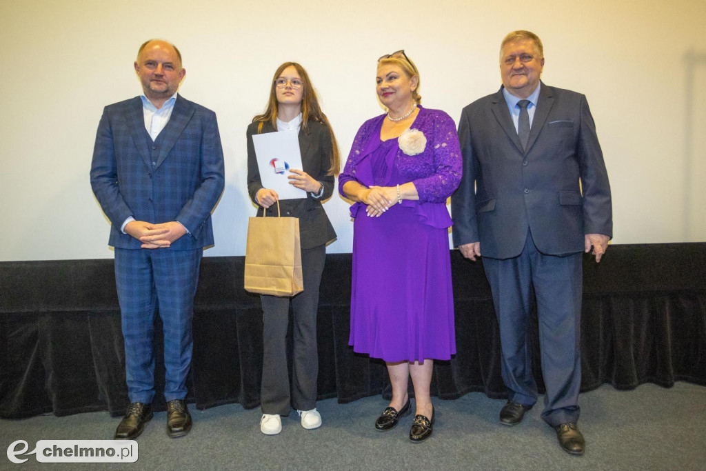 Szkolni humaniści ze stypendiami