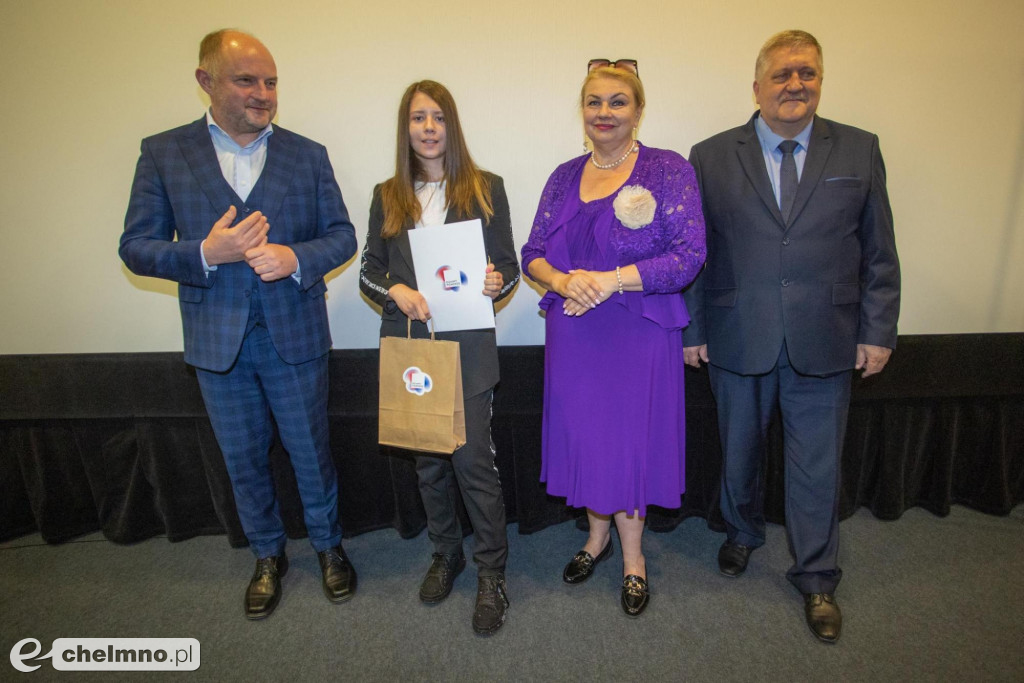Szkolni humaniści ze stypendiami