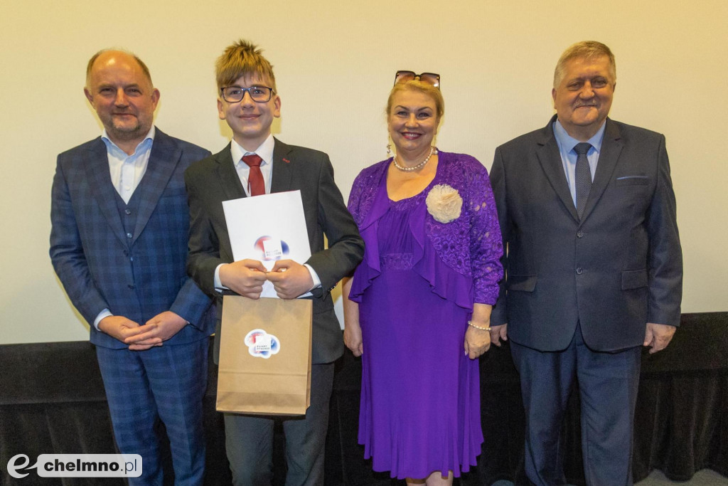 Szkolni humaniści ze stypendiami