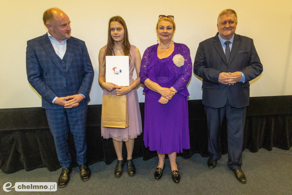 Szkolni humaniści ze stypendiami