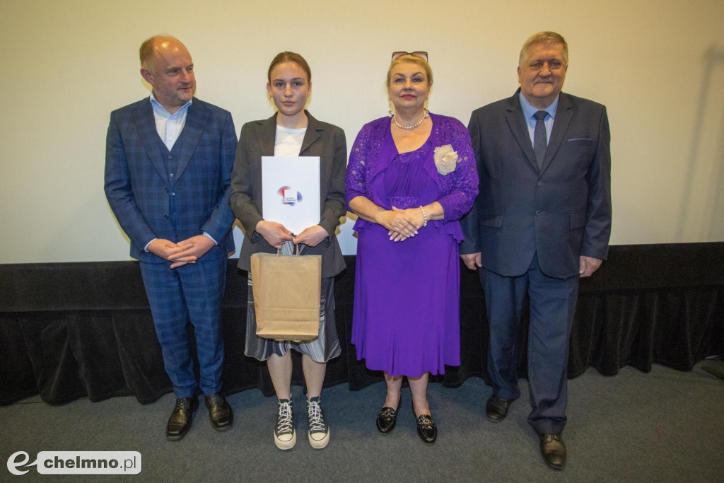 Szkolni humaniści ze stypendiami