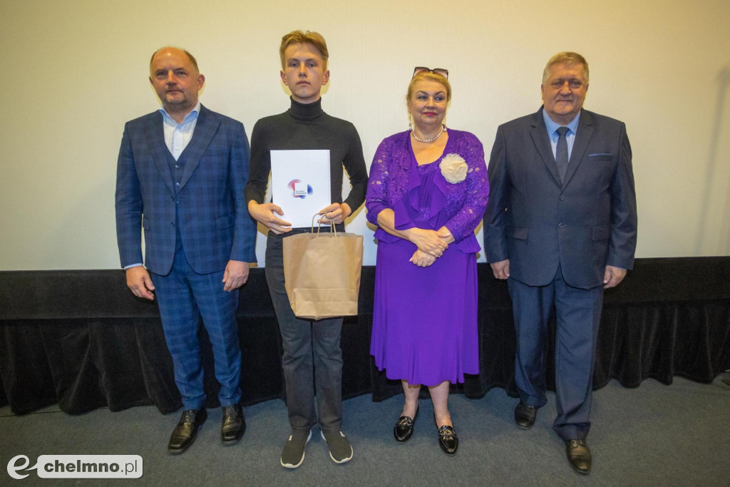 Szkolni humaniści ze stypendiami