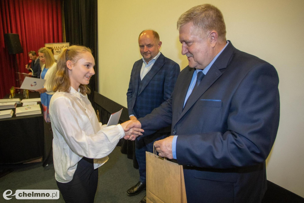 Szkolni humaniści ze stypendiami