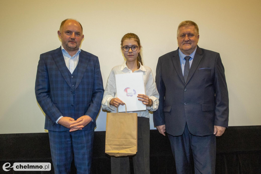 Szkolni humaniści ze stypendiami