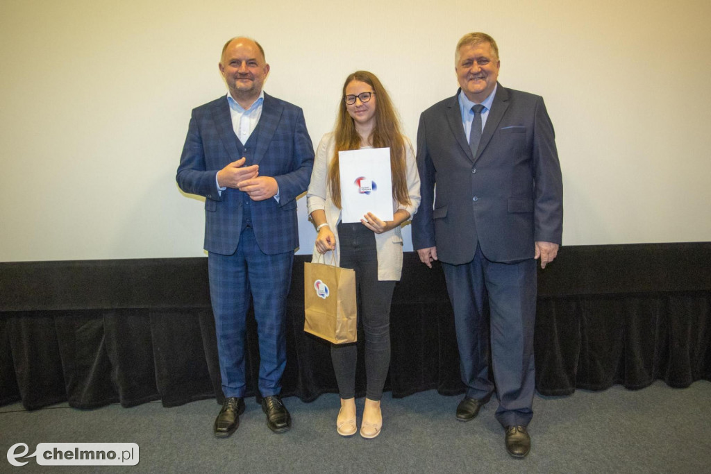 Szkolni humaniści ze stypendiami