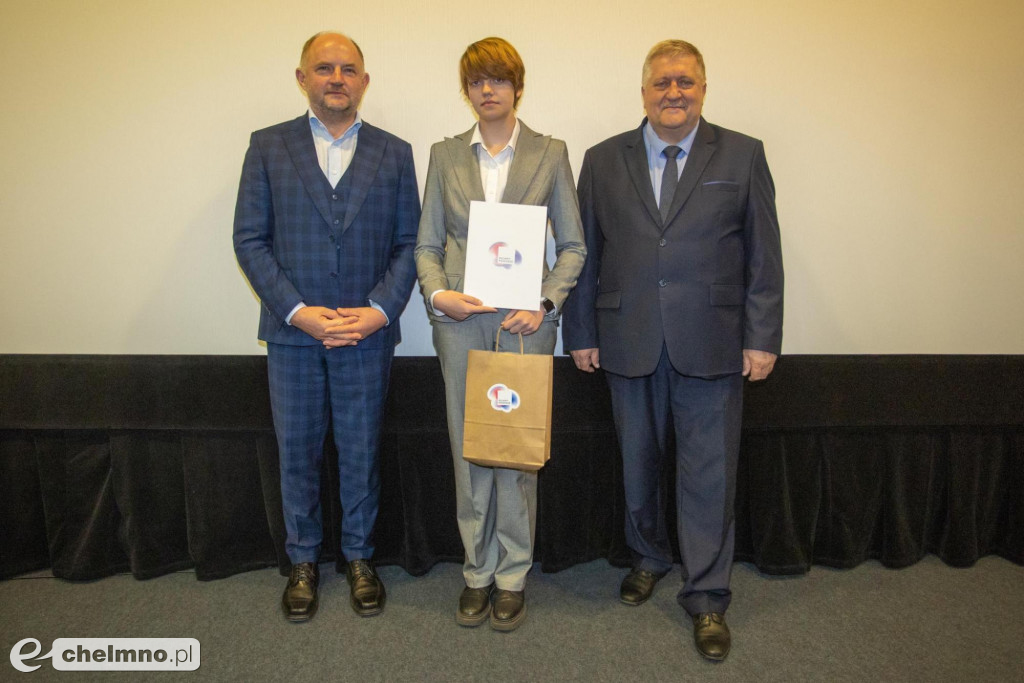 Szkolni humaniści ze stypendiami