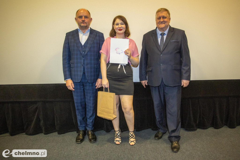 Szkolni humaniści ze stypendiami