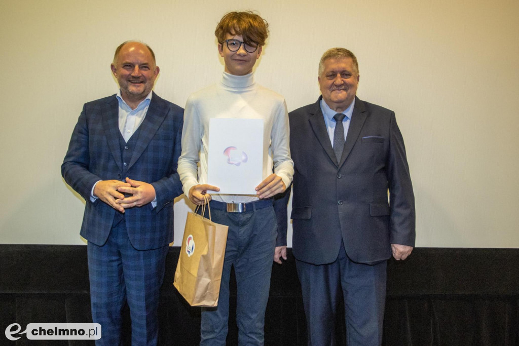 Szkolni humaniści ze stypendiami