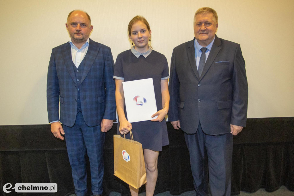 Szkolni humaniści ze stypendiami