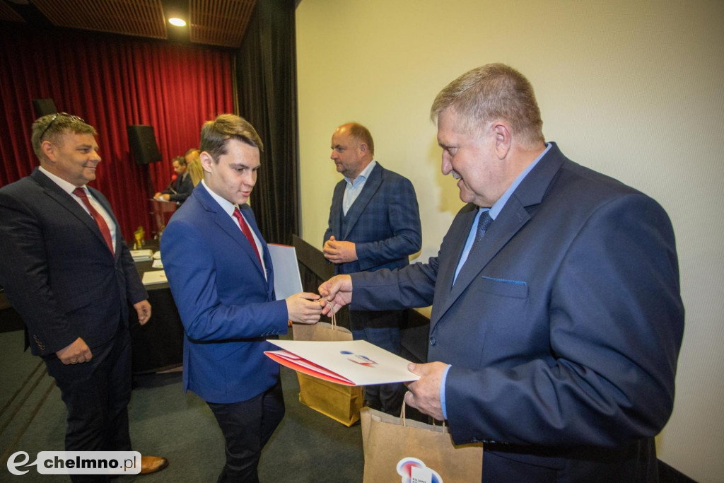 Szkolni humaniści ze stypendiami
