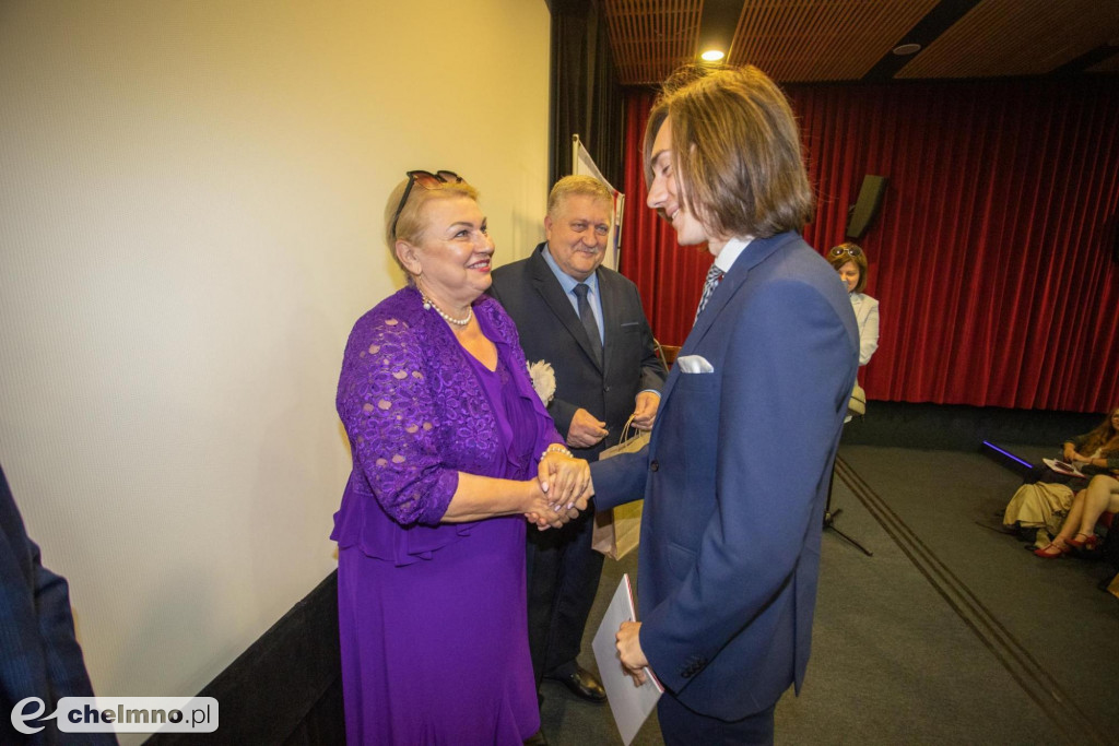 Szkolni humaniści ze stypendiami
