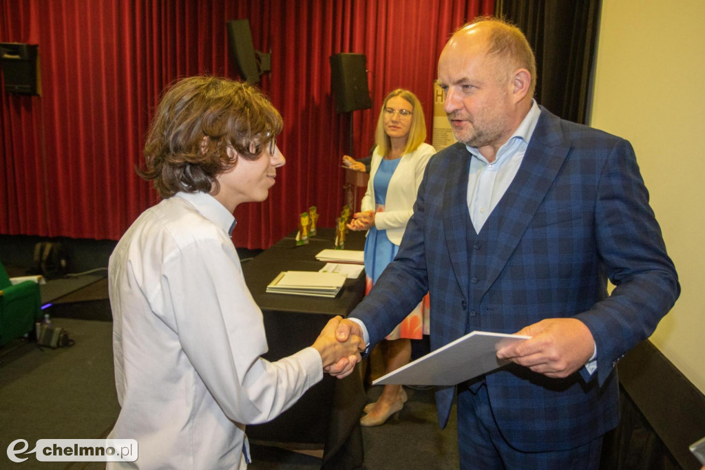 Szkolni humaniści ze stypendiami