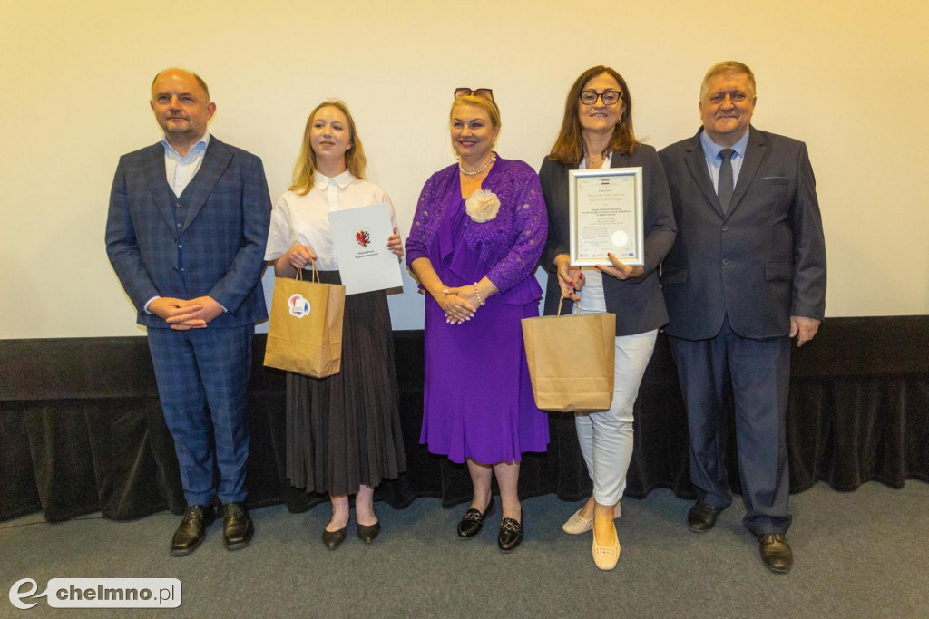 Szkolni humaniści ze stypendiami