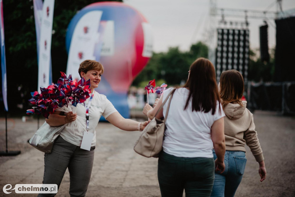 Gwiazdy zaśpiewały „Pod wspólnym niebem”