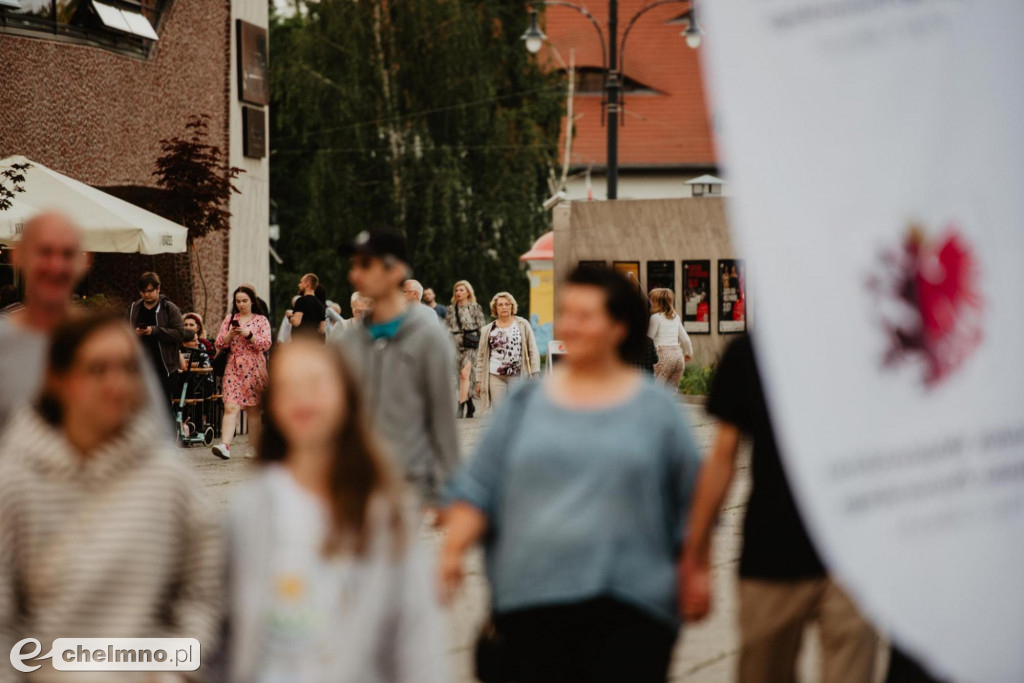 Gwiazdy zaśpiewały „Pod wspólnym niebem”