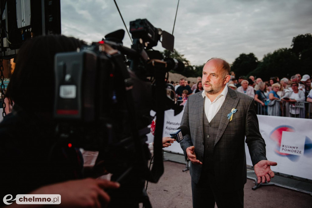 Gwiazdy zaśpiewały „Pod wspólnym niebem”