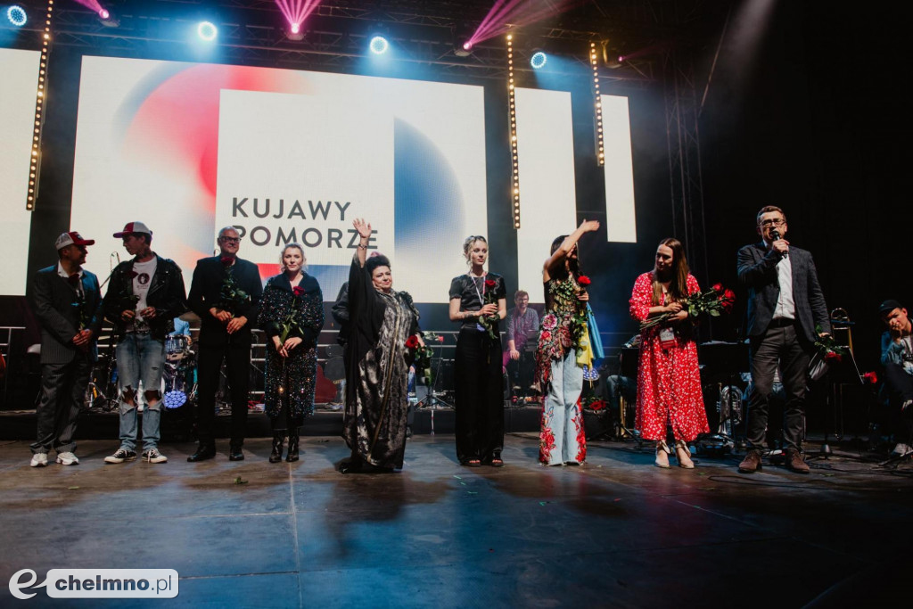 Gwiazdy zaśpiewały „Pod wspólnym niebem”