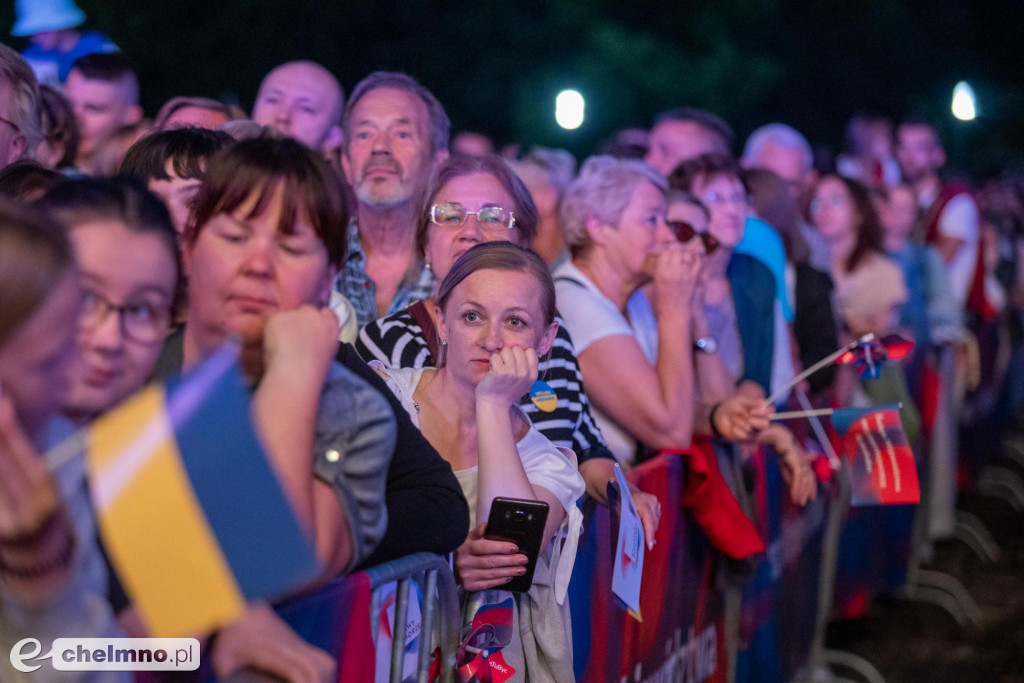 Gwiazdy zaśpiewały „Pod wspólnym niebem”