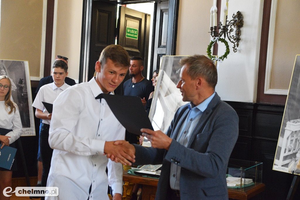 Nagrody burmistrza dla najlepszych uczniów