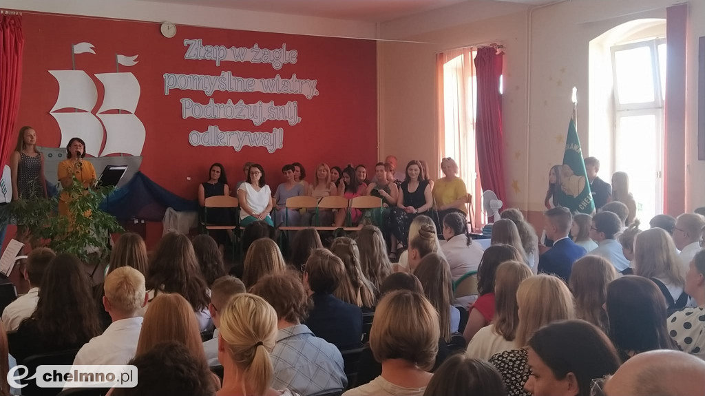 Wczorajsze pożegnanie absolwentów klas VIII w Dwójce