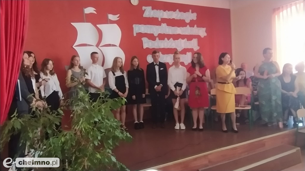 Wczorajsze pożegnanie absolwentów klas VIII w Dwójce