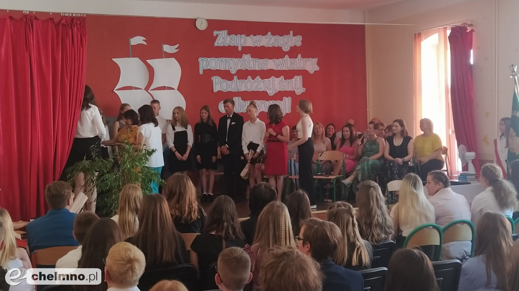 Wczorajsze pożegnanie absolwentów klas VIII w Dwójce