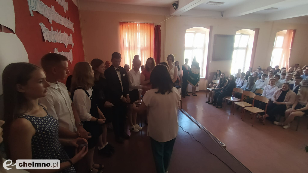 Wczorajsze pożegnanie absolwentów klas VIII w Dwójce