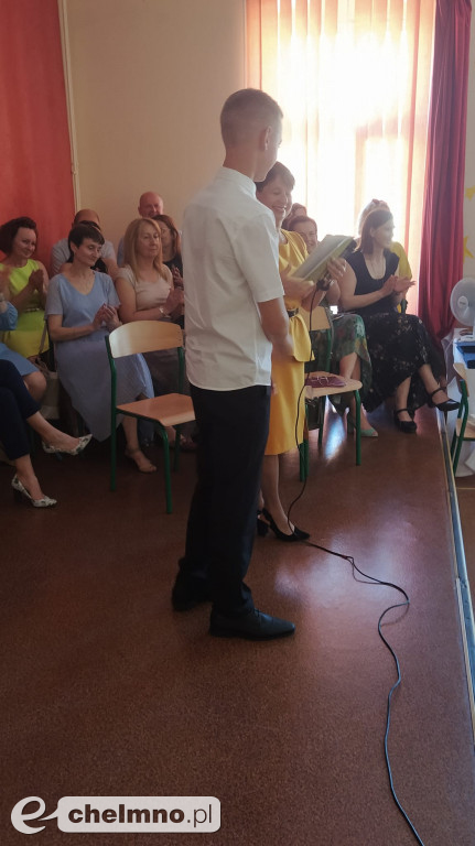 Wczorajsze pożegnanie absolwentów klas VIII w Dwójce