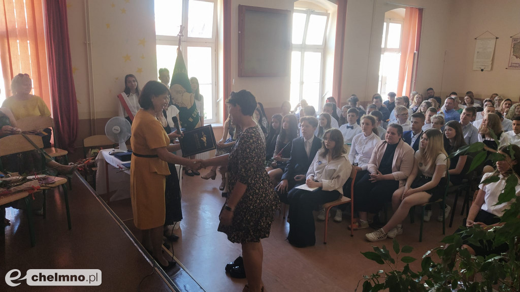 Wczorajsze pożegnanie absolwentów klas VIII w Dwójce