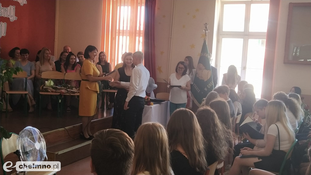 Wczorajsze pożegnanie absolwentów klas VIII w Dwójce