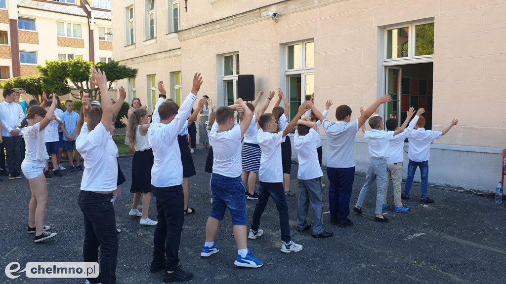 Wczorajsze pożegnanie absolwentów klas VIII w Dwójce