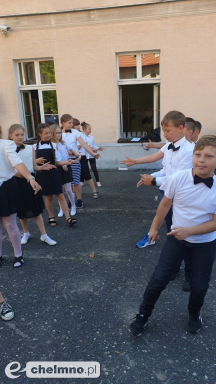 Wczorajsze pożegnanie absolwentów klas VIII w Dwójce