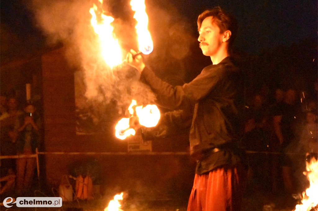 Efektowny pokaz Fire Show nad Jeziorem Starogrodzkim