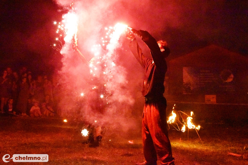 Efektowny pokaz Fire Show nad Jeziorem Starogrodzkim