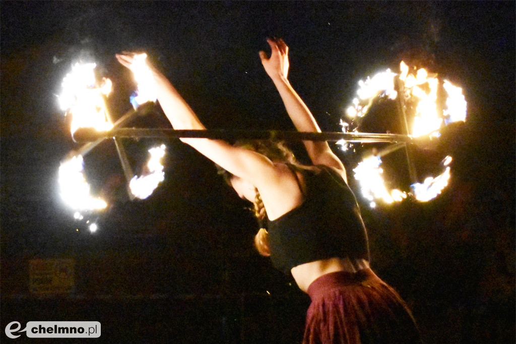 Efektowny pokaz Fire Show nad Jeziorem Starogrodzkim