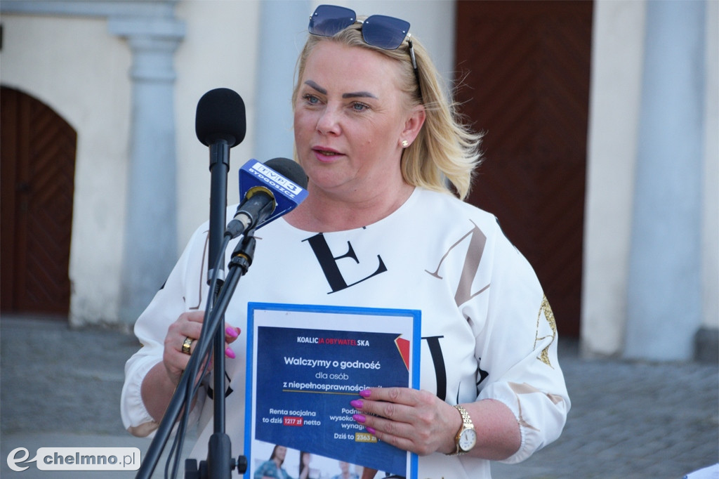Posłowie walczą o zwiększenie renty socjalnej