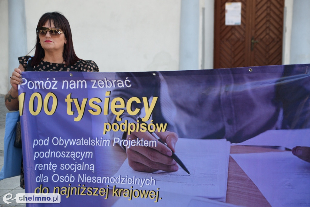 Posłowie walczą o zwiększenie renty socjalnej
