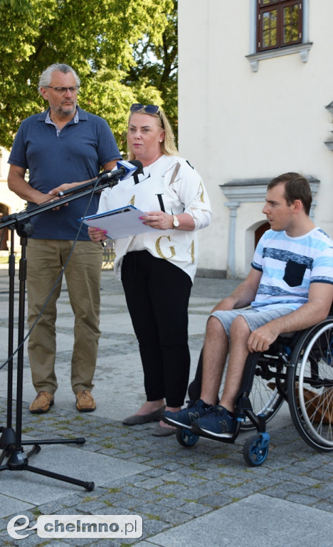 Posłowie walczą o zwiększenie renty socjalnej